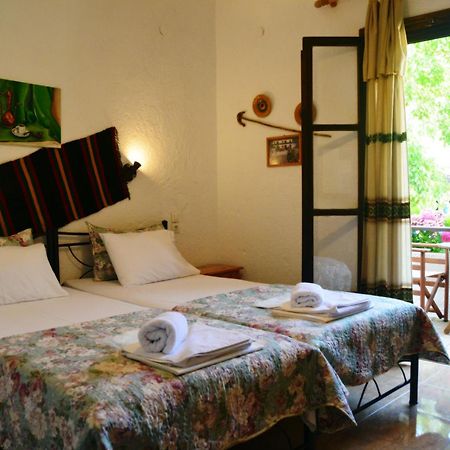 Spiros Rooms Panormos  Eksteriør billede