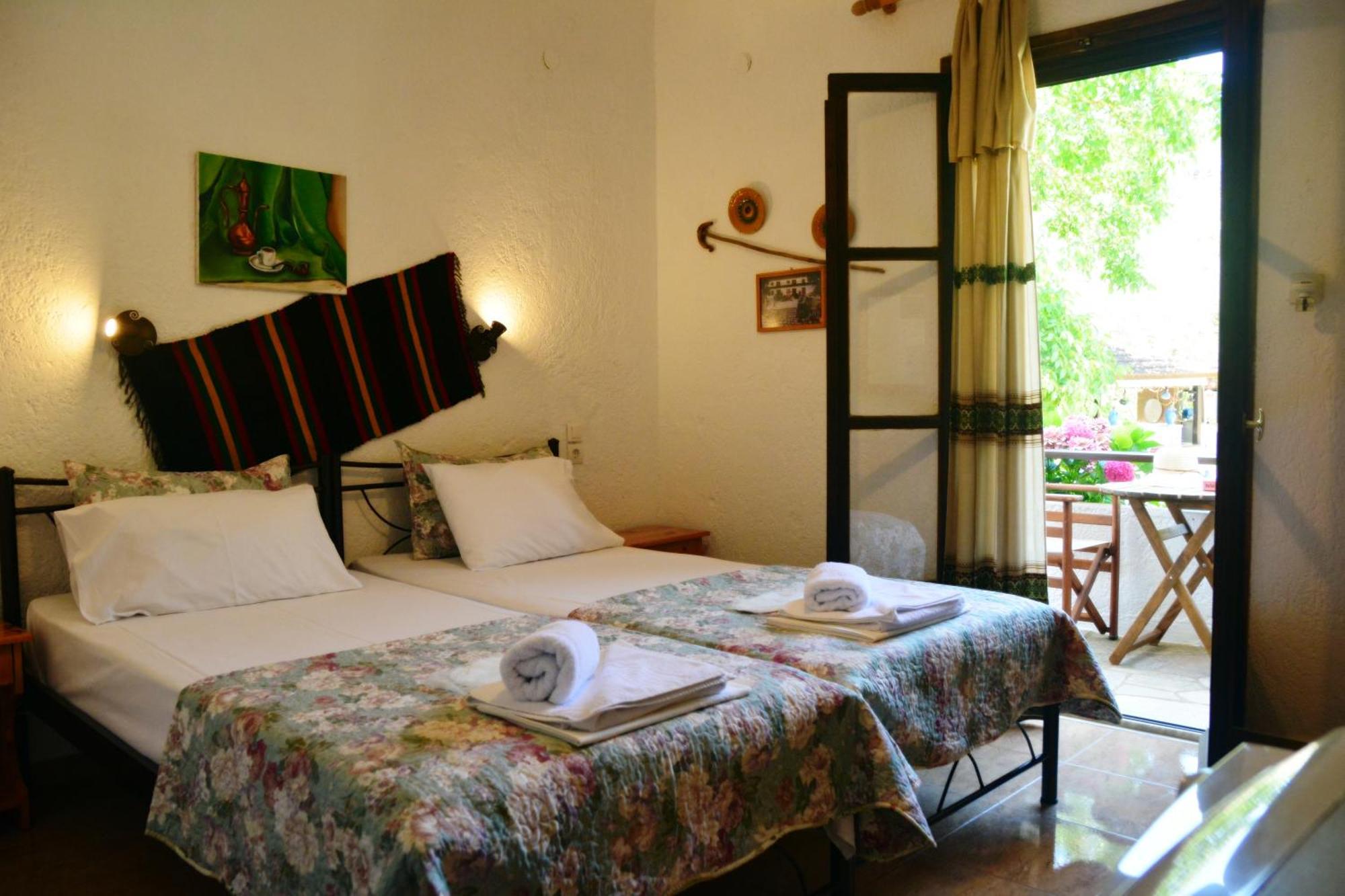 Spiros Rooms Panormos  Eksteriør billede